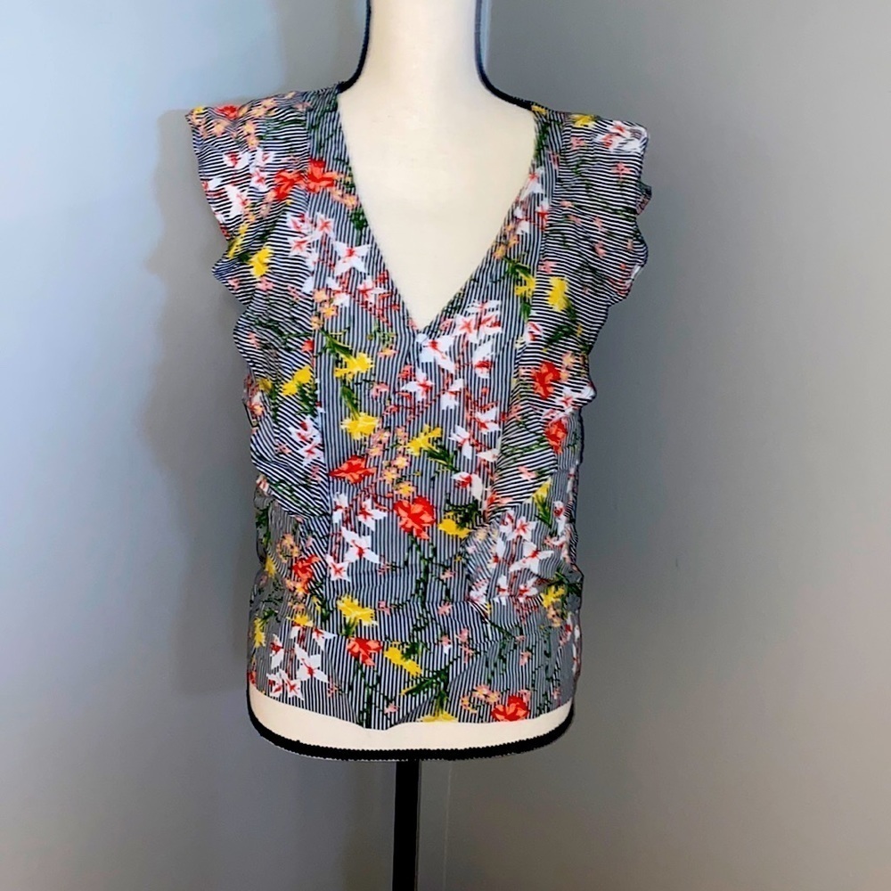 Floral Ruffle Blouse - Picture 2 of 7